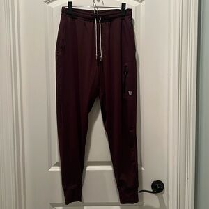 Mens small maroon Vuori joggers